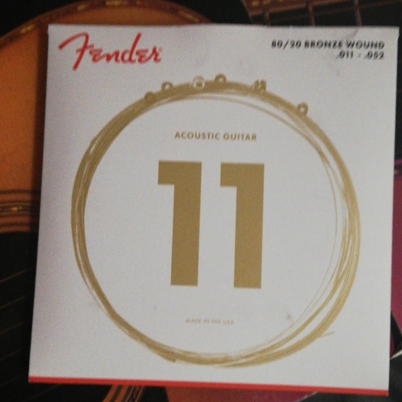 Guitar, books and strings. See pictures. - Picture 8 of 8